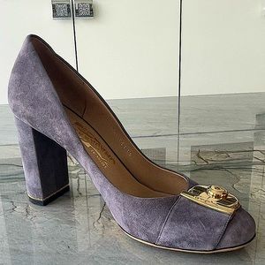 FERRAGAMO - Dark Grey Suede Pump with Gold Buckle